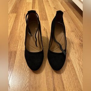 Women’s Elegant Black Heels by Clarks Size 8